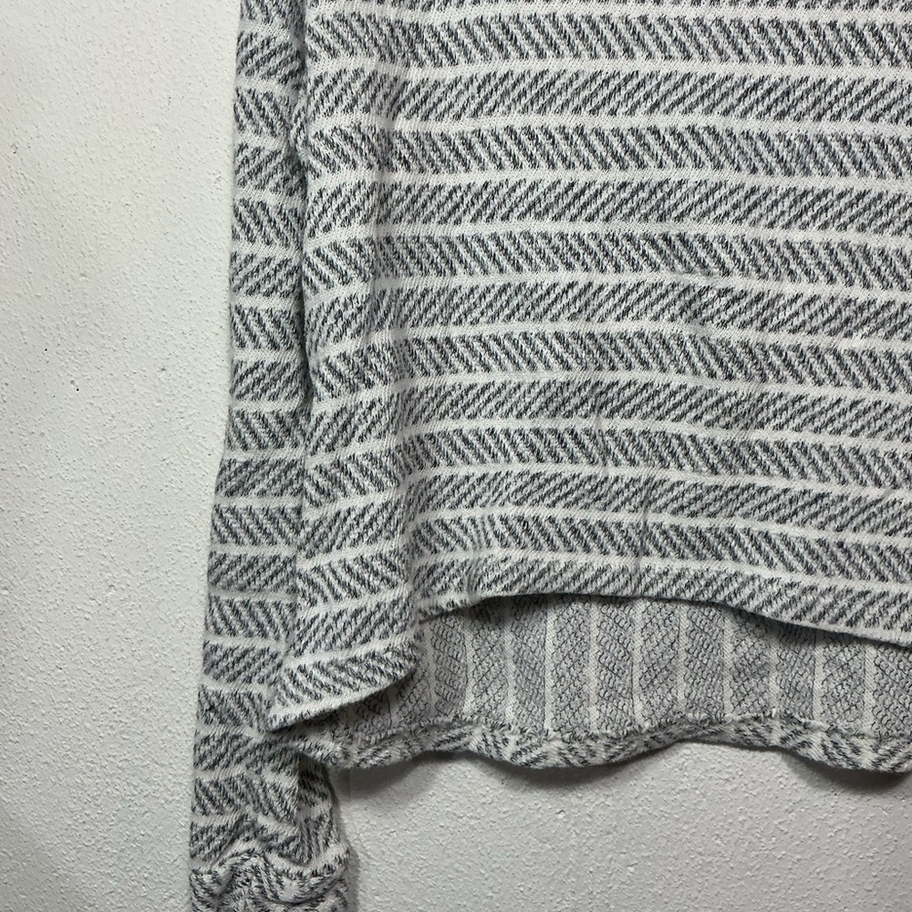 Chic Gray Patterned Cowl Neck Sweater - image 2